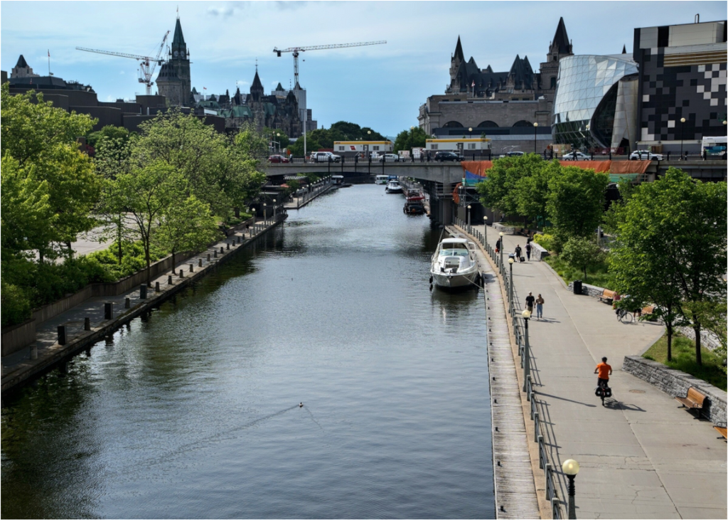 Main image Sunny day on the Rideau Canal